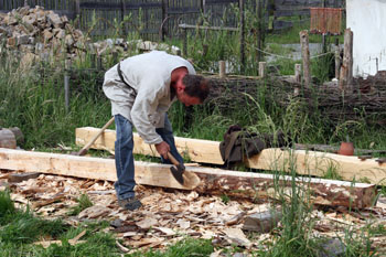 Helfer beim bebeilen